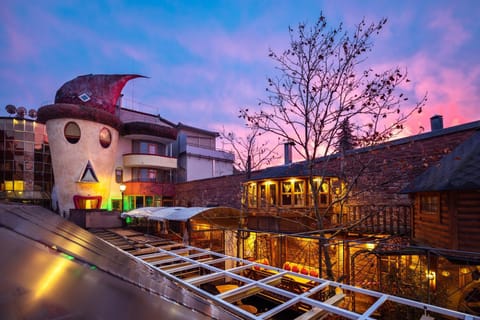 Property building, On site, Sunset, Inner courtyard view