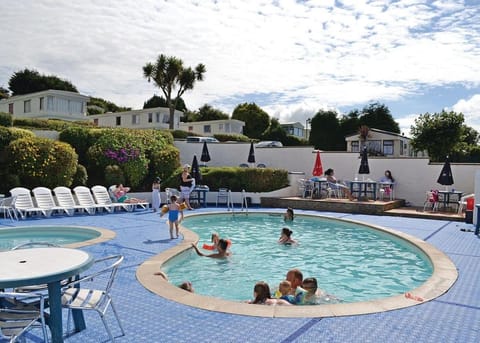 Fishguard Holiday Park Camping /
Complejo de autocaravanas in Fishguard Holiday Park