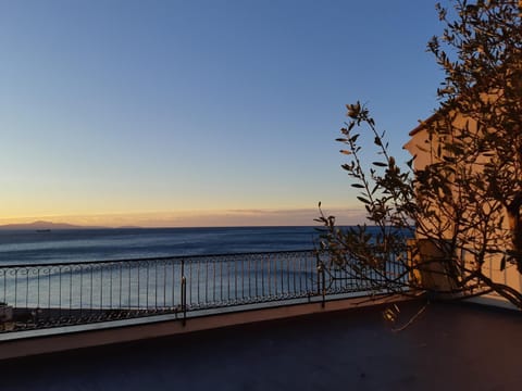 Balcony/Terrace, Sea view, Sunrise