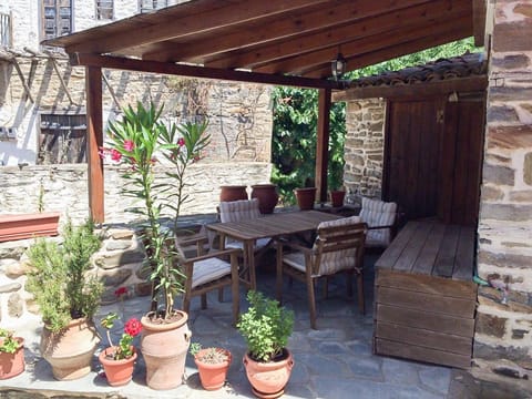 Patio, Balcony/Terrace, Street view