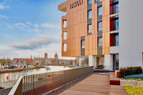 Facade/entrance, City view, Landmark view, River view