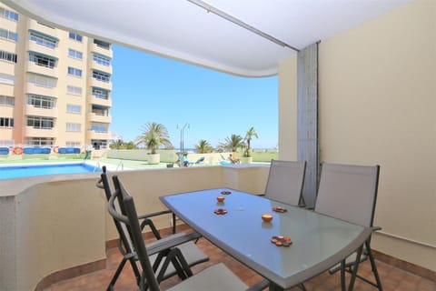 Balcony/Terrace, Dining area, Pool view