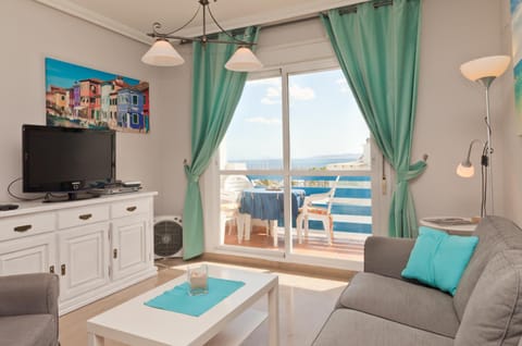 TV and multimedia, Living room, Seating area, Sea view