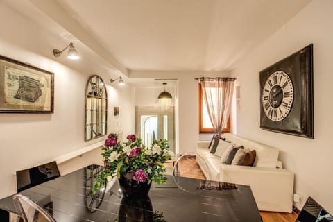 Pantheon Miracle Suite Condo in Rome