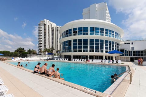 Castle Beach: Serenity Condo Hotel in Miami Beach