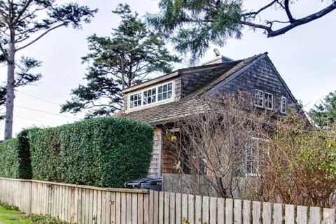 Historic Haystack Cabin Casa in Cannon Beach
