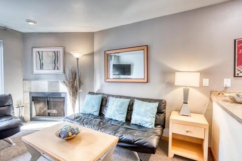 Beaches Inn | Sand Dune Townhouse Condo in Cannon Beach