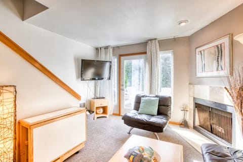 Beaches Inn | Sand Dune Townhouse Apartment in Cannon Beach