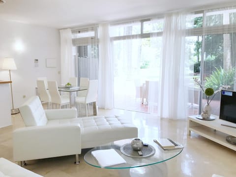 Living room, Dining area, Pool view