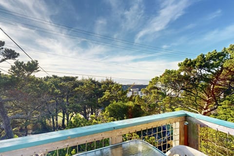 Hill Villa House in Newport