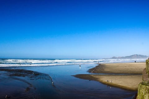 Beach Retreat -- Lower Retreat House in Newport