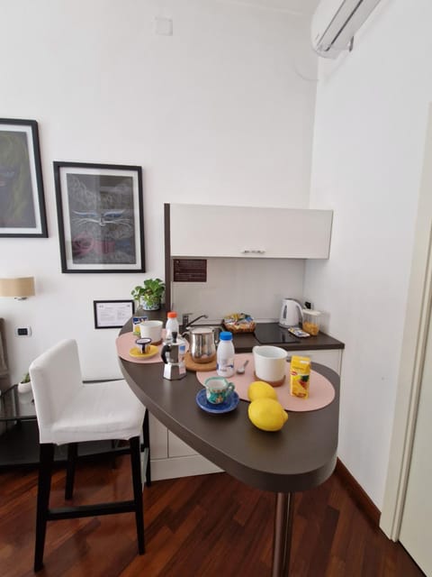 Coffee/tea facilities, Kitchen or kitchenette