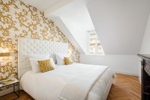 Bed, Bedroom, City view, Landmark view