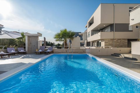 Apartments & Rooms Danivan Pool Villas Condominio in Novalja