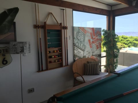 Billiard, Game Room