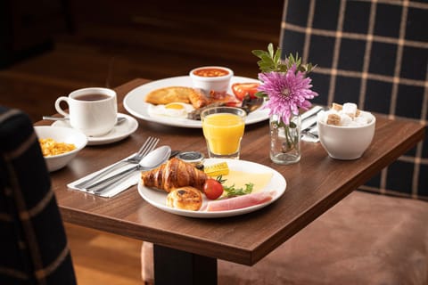 Restaurant/places to eat, Food and drinks, Food, Breakfast, Continental breakfast