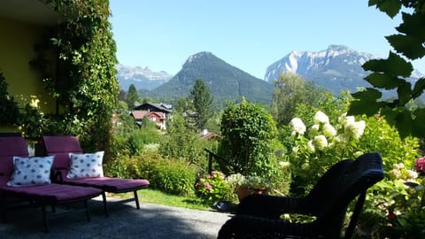 Garden, Balcony/Terrace, Mountain view