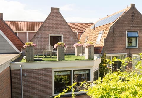 Property building, Summer, Balcony/Terrace, Decorative detail