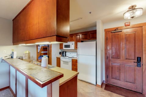 Powderhorn Lodge 311: Poppy Suite Condo in Wasatch County