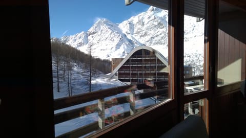 Balcony/Terrace, Living room, Bedroom, Mountain view, Mountain view