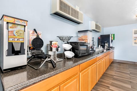 Coffee/tea facilities, Breakfast, toaster