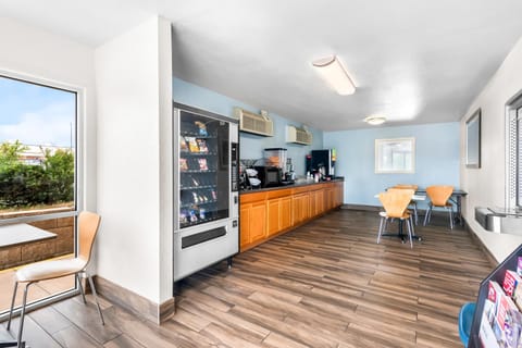 Seating area, Breakfast, vending machine