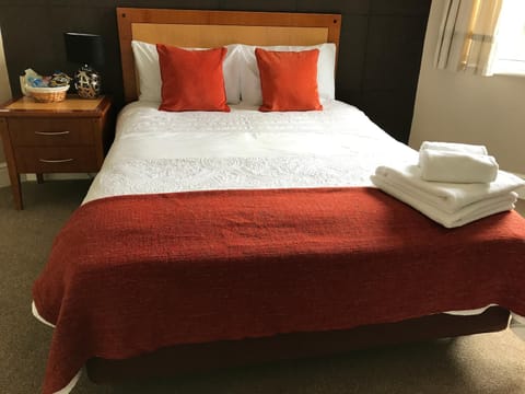 Haya Guest House Bed and Breakfast in Oldbury