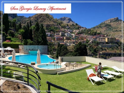 San Giorgio Luxury Apartment Taormina-Panoramic Pool & Parking Space Condominio in Taormina