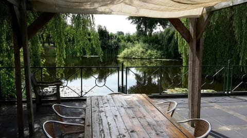 BBQ facilities, Fishing, Garden, Balcony/Terrace, On site, Lake view