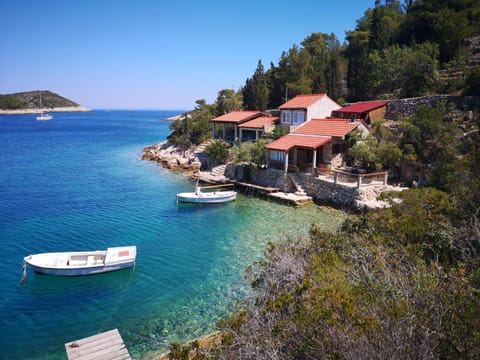 Sea side house for two in a wilderness Haus in Vis