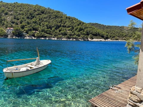 Sea side house for two in a wilderness House in Vis