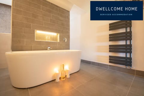 Dwellcome Home Ltd 5 Double Bedroom 6 Beds Townhouse 2 Bathrooms - see our site for assurance Condominio in South Shields