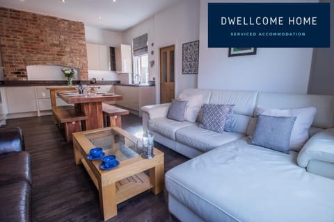 Dwellcome Home Ltd 5 Double Bedroom 6 Beds Townhouse 2 Bathrooms - see our site for assurance Copropriété in South Shields