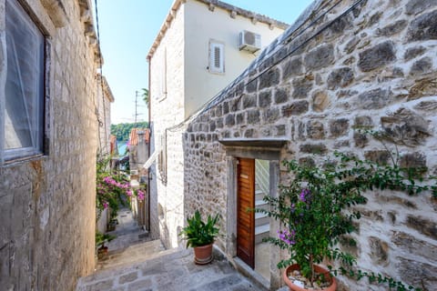 Facade/entrance, Sea view, Street view