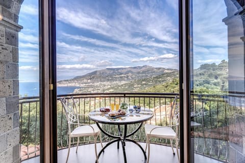 Day, Natural landscape, Balcony/Terrace, Mountain view, Sea view