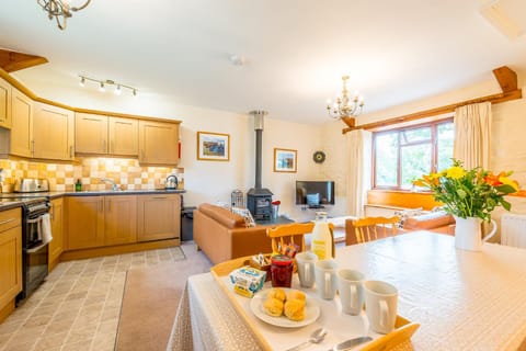 Living room, Dining area, kitchen