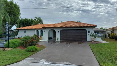 Cape Coral Mini Palace Chalet in Cape Coral