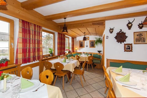 Frühstückspension Gästehaus Zum weissen Rössl Gasthof in Mittenwald