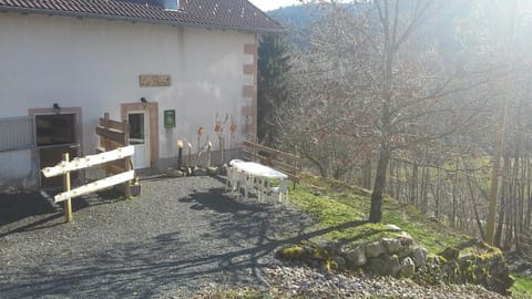 Property building, Decorative detail, Garden view, Mountain view