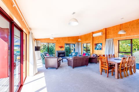 Patio, TV and multimedia, Living room, Dining area, flat iron