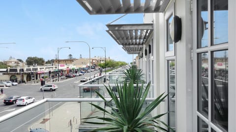 Balcony/Terrace, Street view