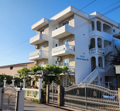 Apartments Cota Guesthouse Alojamiento y desayuno in Ulcinj