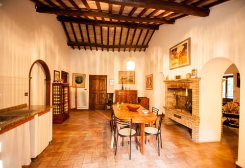 Restaurant/places to eat, Living room, Dining area, Communal kitchen, On site