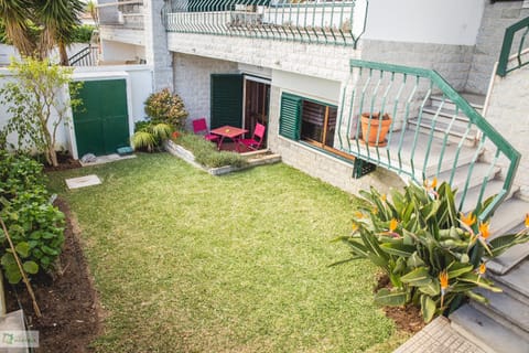 Help Yourself Hostels - Carcavelos Coast Ostello in Carcavelos
