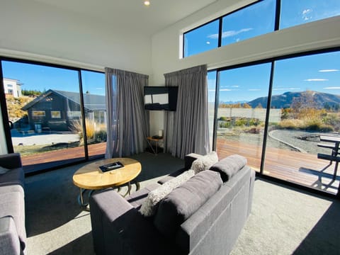 Living room, Lake view