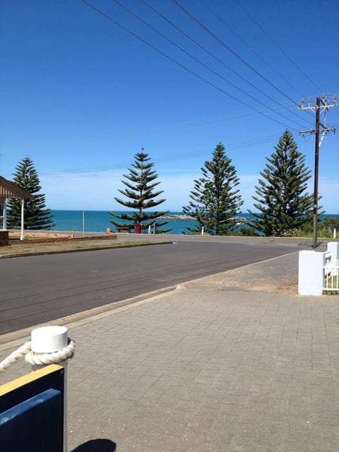 Port Elliot Beachcomber on Horseshoe Bay linen included spotless Casa in Port Elliot