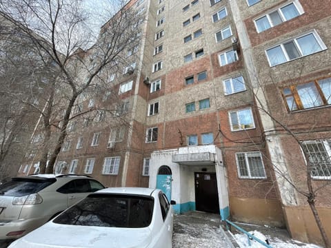 Property building, Facade/entrance, Day, Neighbourhood, Winter, Street view, Parking