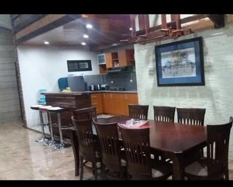 Kitchen or kitchenette, Seating area, Dining area