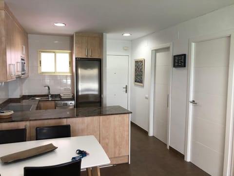 Kitchen or kitchenette, Dining area, Communal kitchen