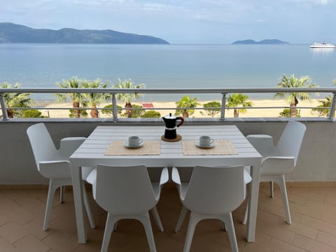 Balcony/Terrace, Dining area, Sea view, Family